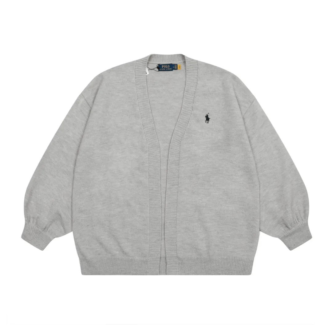 🅿️220 "Top quality" Style number: DS016# [Ralph Lauren V-neck solid color pony embroidered logo woolen knitted shawl cardigan] ✅Ralph Lauren Lazy‌oversize style basic classic versatile ten-color shawl cardigan ✅Main supplier platform live broadcast Wholesale entity Replenishment when out of stock No removal from shelves ✅ZP quality 1:1 version Scan the code to enter the GF website Counter quality ✅Details and quality are the only one in Guangzhou. Light luxury wool. Focus on high-end. Cost-effective. Good quality. Needless to say. ✅Restore the original version. Can wear 190 pounds. Loose, comfortable and stress-free. ✅Loose upper body, oversize and lazy style. Must-have style for goddess ootd. ✅Good-looking clothes are never picky. Recommended for goddess wardrobe. Taro Purple, Light Khaki, Chinese Red, Anchor Red